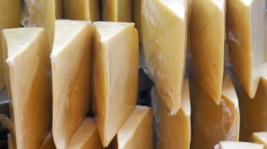  Eminonu 'da peynir satışı .