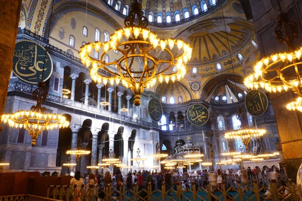 Hindi İstanbul 12 Mayıs 2023. Ayasofya Camii 'nin içi