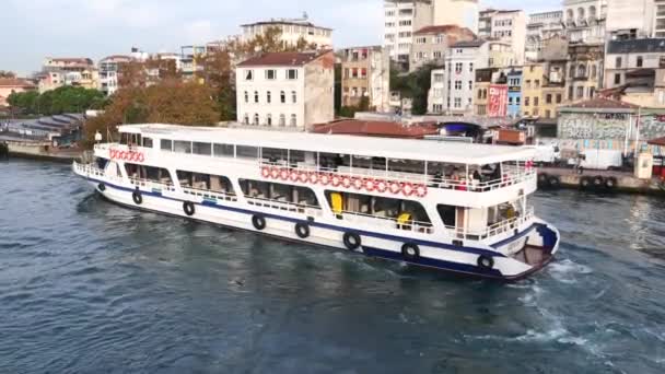 Turquia Istanbul Julho 2023 Transporte Ferry Bósforo Ferryboat Transporta Passageiros — Vídeo de Stock