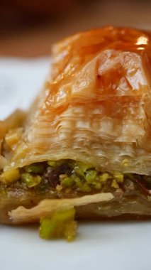 Masada el yapımı Türk tatlı baklavası ,