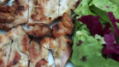 Sebze Izgara Tavuk salatası ,