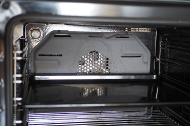 Evde mikrodalgayı aç ve kapat,