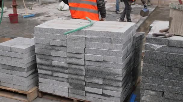 Układanie Siebie Betonowych Cegieł Budowy Nowego Chodnika Stambule — Wideo stockowe