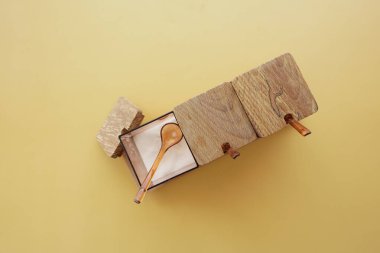 Tabaktaki kaba tuz. .