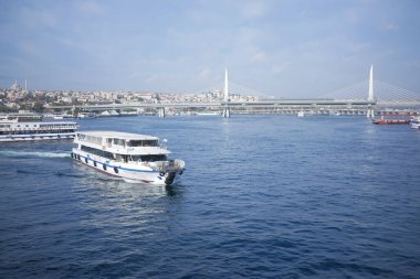 Türkiye İstanbul 18 Temmuz 2023. Boğaz 'da nakliye feribotu. Feribot yolcu taşır..