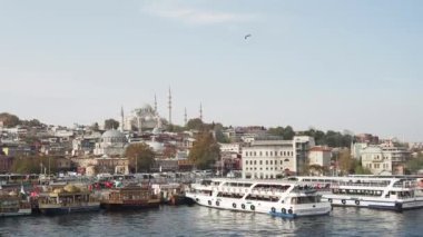 İstanbul, İstanbul, Tukkey 'de beyaz yolcu gemisi