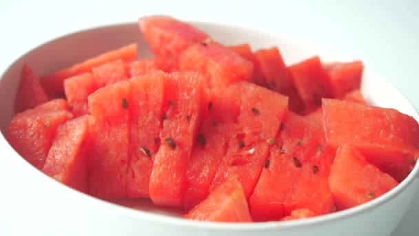 Löffelpflücke Scheibe Wassermelone — Stockvideo