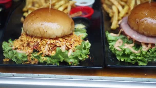 Cheeseburger Displej Prodej Místní Kavárně — Stock video