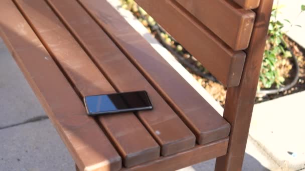 Forget Smartphone Park Bench Lost Smart Phone — Stock video