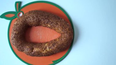 Türk Çöreği Simit masada ,