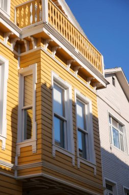 İstanbul 'un Eyupsultan ilçesinde renkli evler