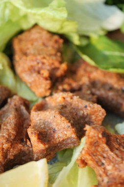 Çiğ köfte ya da sigara kofte. Geleneksel Türk mutfağı lezzetleri