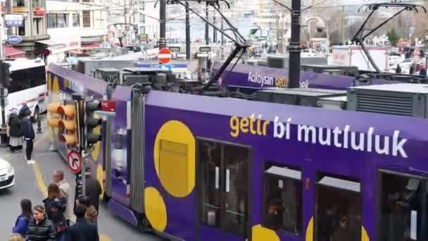 Γαλοπούλα Istanbul Ιούνιος 2023 Τραμ Στο Eminonu Τους Ανθρώπους Που — Αρχείο Βίντεο