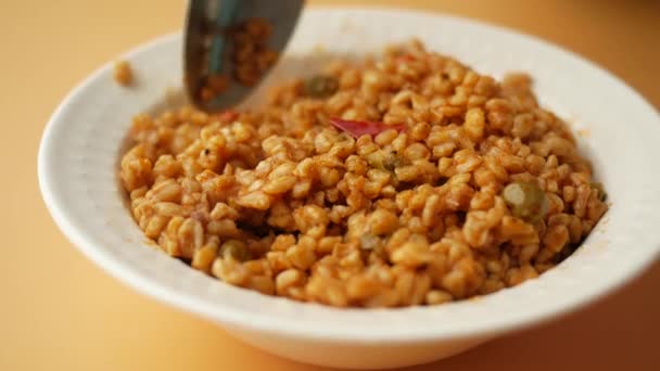 Sendok Pick Bulgur Rice Closeup — Stok Video