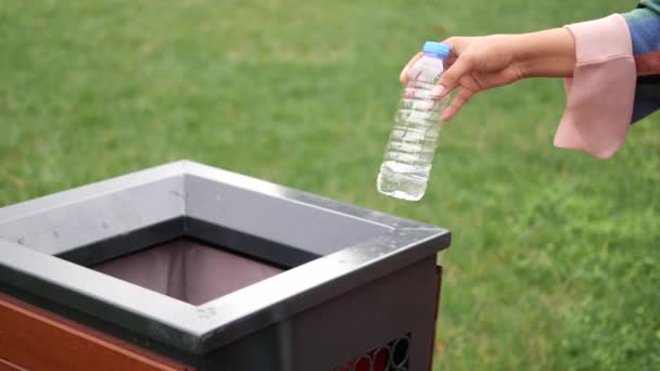 Women Hand Throwing Empty Plastic Water Bottle Garbage Trash Bin — Stockvideo