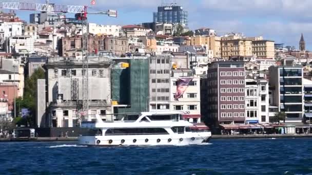 ターキー イスタンブール 2023年6月23日 ガラタタタワーの前にあるイスタンブール港 — ストック動画