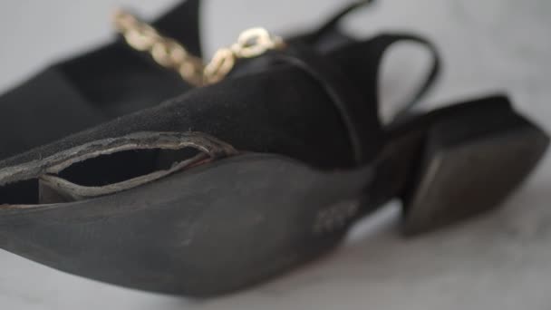 磨损的旧鞋子 — 图库视频影像