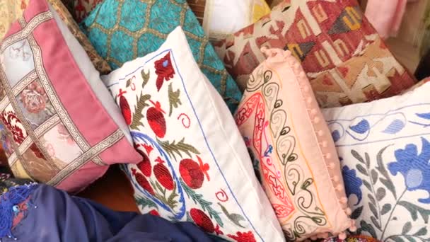 Colores Cojines Exhibición Para Venta Tradicional Bazar Turco — Vídeos de Stock
