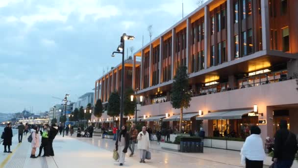 Türkiye Istanbul Haziran 2023 Galataport Stanbul Yürüyen Insanlarla Galataport Manzarası — Stok video