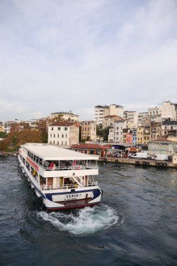 Türkiye İstanbul 18 Temmuz 2023. Boğaz 'da nakliye feribotu. Feribot yolcu taşır..