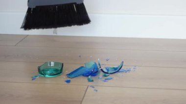 Zeminde cam kırılması