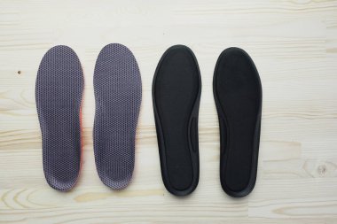 Masadaki ortopedik ayakkabı tabanı üst görünümü .