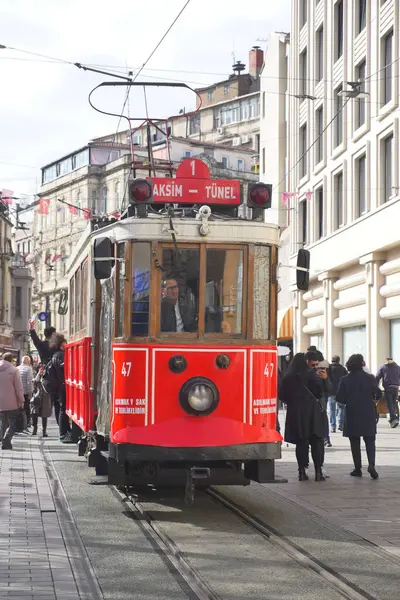 Türkiye İstanbul 12 Mayıs 2023. Taksim Meydanı 'nda nostaljik kırmızı tramvay.