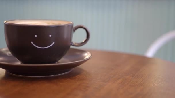 カフェテーブルの遅いコーヒー — ストック動画