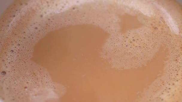 Kahve Fincanına Küp Şekeri Düşürmenin Yavaş Çekimi — Stok video