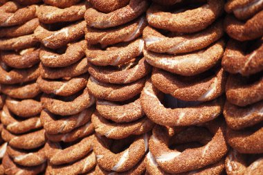 Türk Simit 'i minibüste satıyor ,