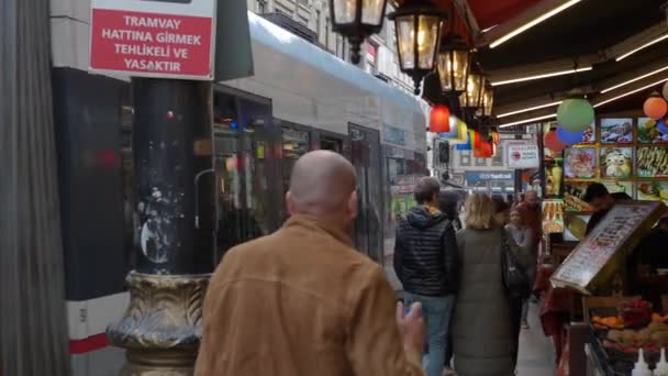 Kalkoen Istanbul Juni 2023 Tram Bij Eminonu Met Mensen Die — Stockvideo