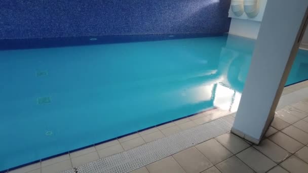 游泳池瓷砖水和质地 — 图库视频影像