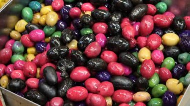 Yeşil karışımı. sarı, mor ve kırmızı zeytin rengi ,