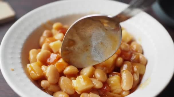 Spoon Pick Tomato Baked Beans — Stock Video