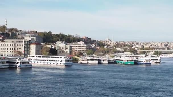 Turquía Estambul Julio 2023 Transbordador Bósforo Ferryboat Transporta Pasajeros — Vídeos de Stock