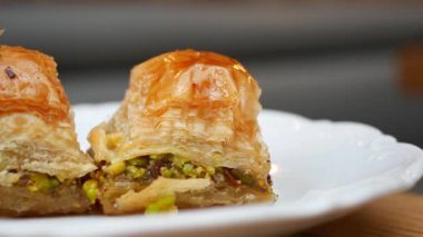 Masada el yapımı Türk tatlı baklavası ,