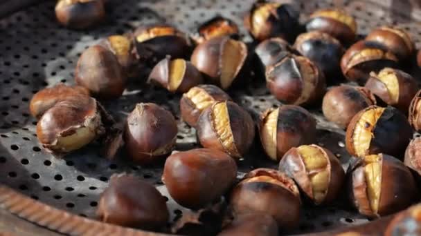 Tradiční Istanbul Pouliční Jídlo Pečené Kaštany Řadě — Stock video