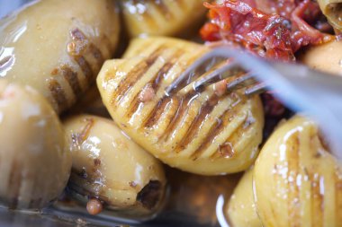 Kavanozda ızgara zeytin ,