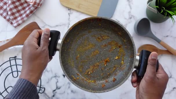 Una Vista Superior Dirty Frying Pan — Vídeos de Stock