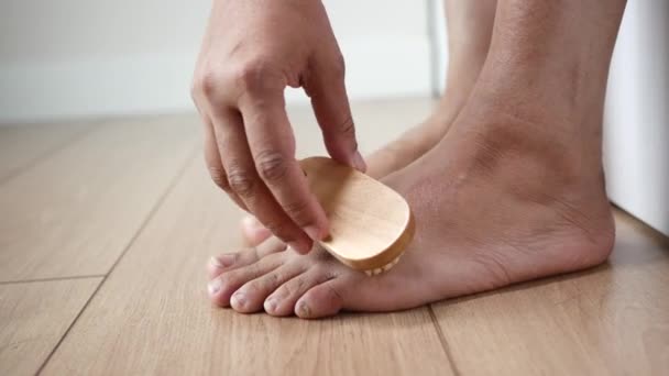 Using Brush Person Gently Brushes Foot Hardwood Flooring — Stock Video