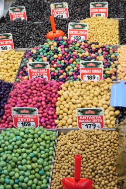 Yeşil karışımı. sarı, mor ve kırmızı zeytin rengi ,