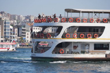 Türkiye İstanbul 18 Temmuz 2023. Boğaz 'da nakliye feribotu. Feribot yolcu taşır..