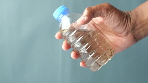 Holding Dirty Bottle Water — Stockvideo