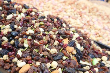  Bir kase karışık fındık..