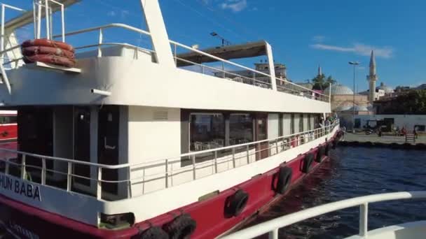 土耳其 2023年7月18日 博斯普鲁斯海峡的运输船渡船载客 — 图库视频影像