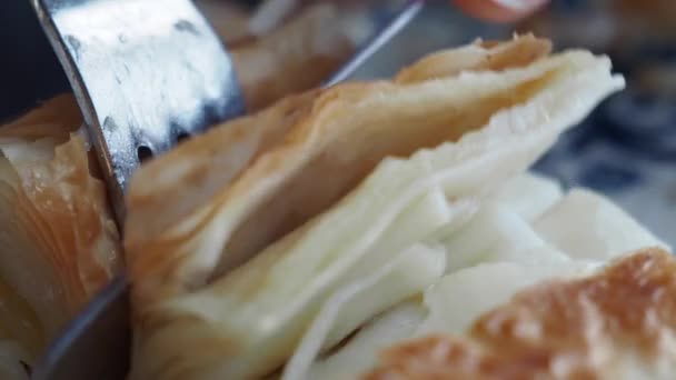 Traditionele Turkse Keuken Gebak Borek Een Bord — Stockvideo