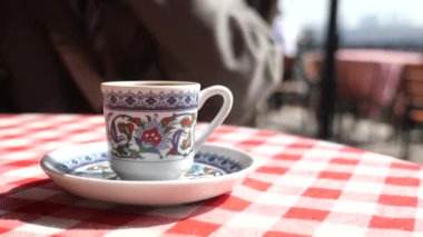 Türk kahve masada .