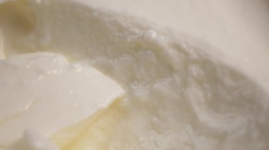 Masada taze yoğurt. .