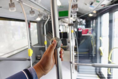 Kamu otobüsünde durmak için otobüs zili.