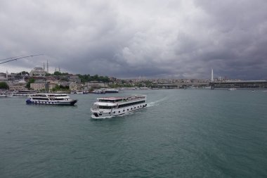 Türkiye İstanbul 18 Temmuz 2023. Boğaz 'da nakliye feribotu. Feribot yolcu taşır..